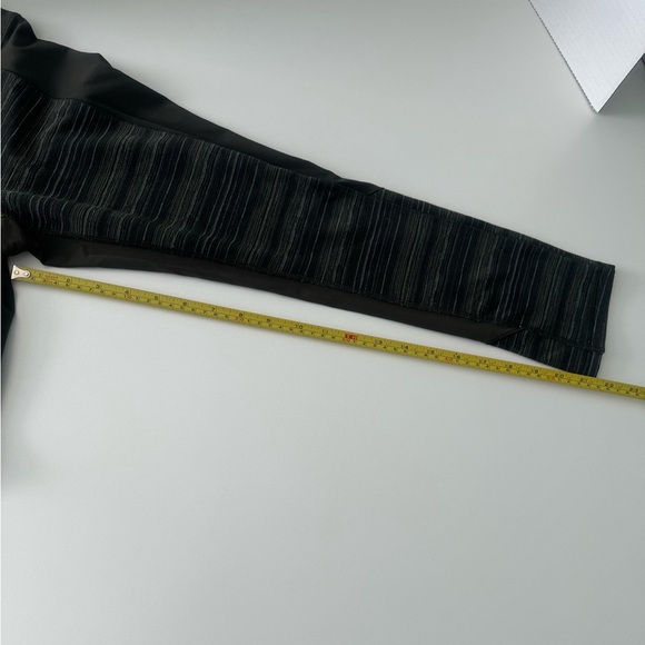 Lululemon Womens Green Gator Give Me Qi Cyber Stripe Fatigue Crop Legging Size 4 - Picture 9 of 9